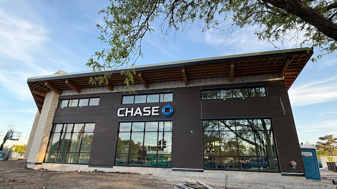 New Chase branch bank under construction in Arlington Heights, Illinois on May 18, 2025 (CARDINAL NEWS)